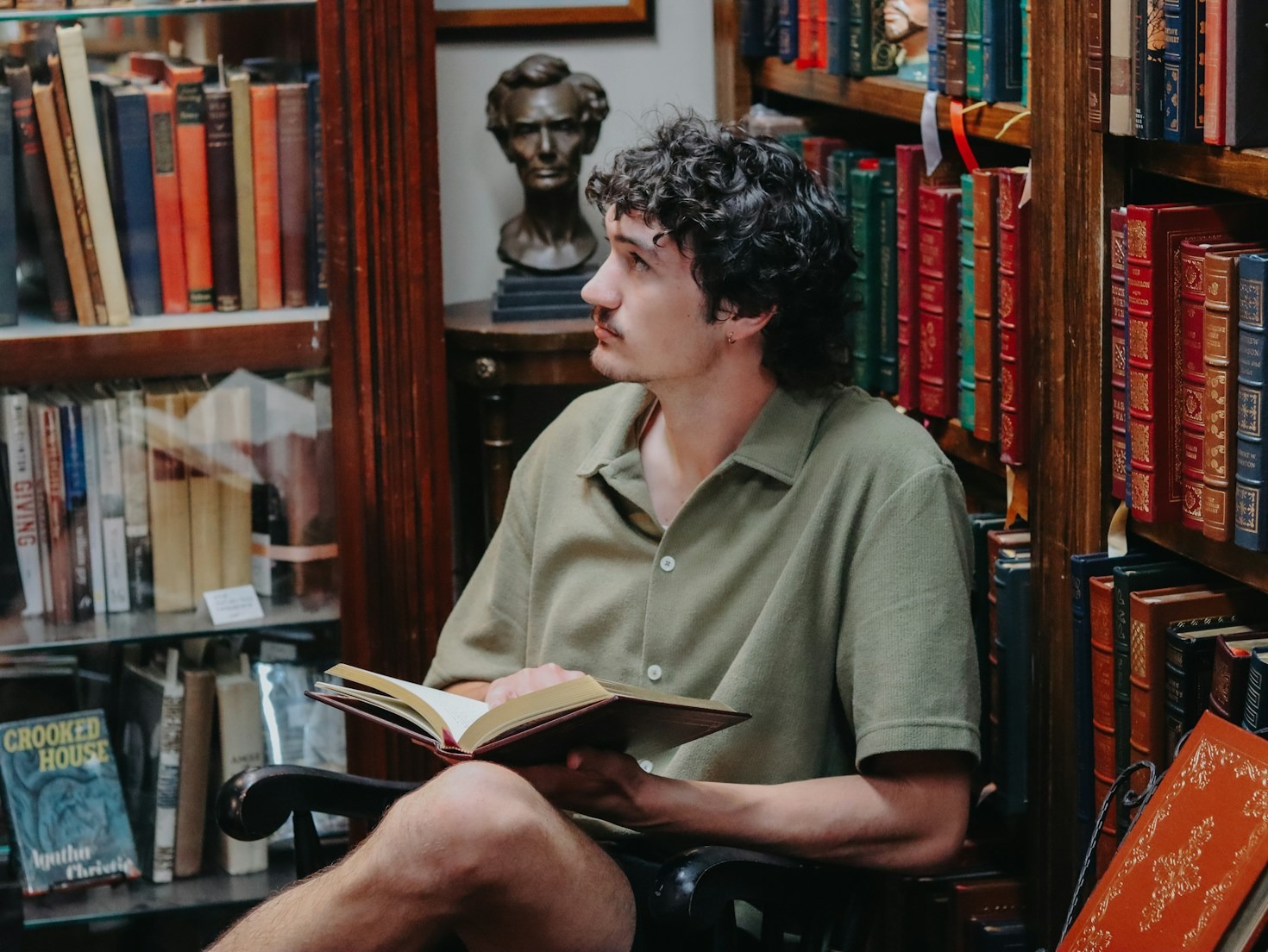 The Art of Crafting Emotional Resonance in Poetry